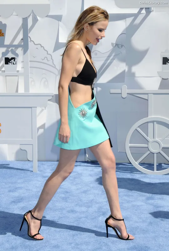 Halston Sage photo 24 of 284