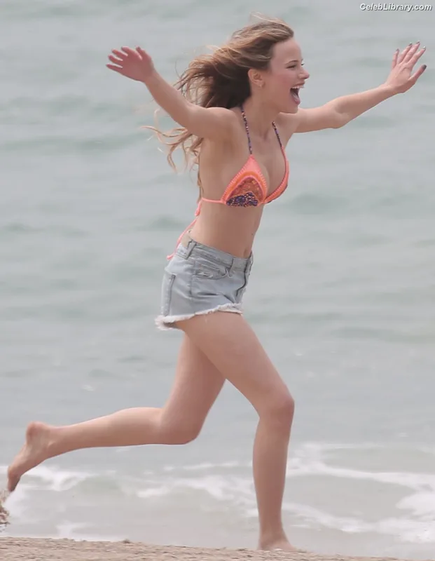 Halston Sage photo 6 of 284