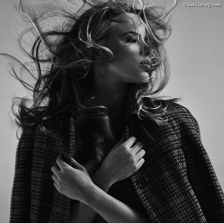 Halston Sage photo 20 of 284
