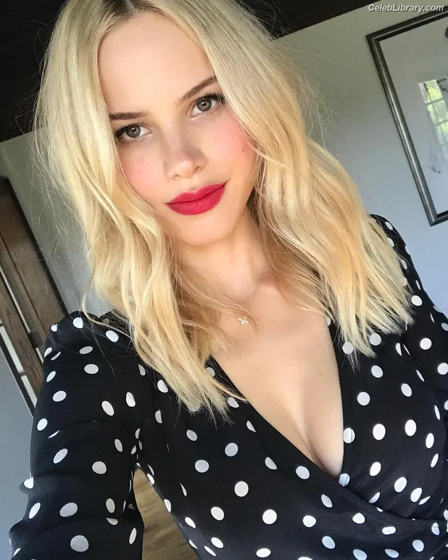 Halston Sage photo 21 of 284