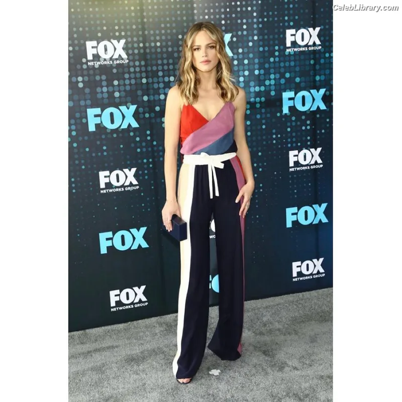 Halston Sage photo 4 of 284