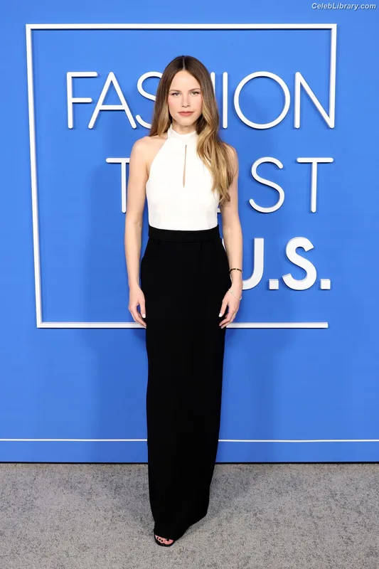 Halston Sage photo 9 of 284
