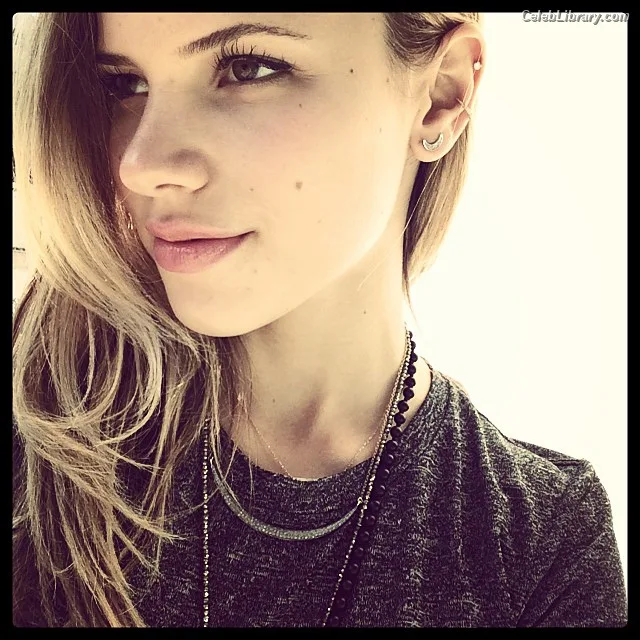 Halston Sage photo 16 of 284