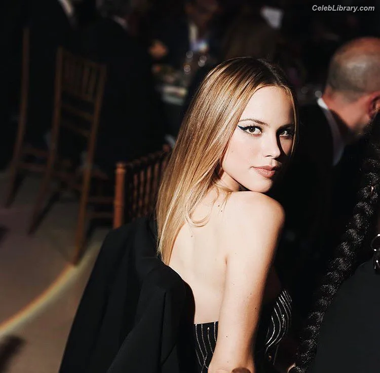 Halston Sage photo 19 of 284