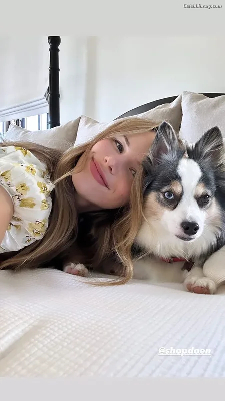 Halston Sage photo 22 of 284