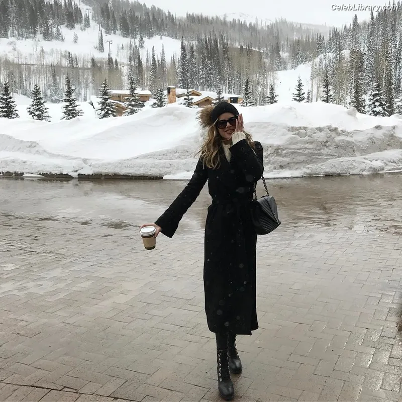 Halston Sage photo 19 of 284