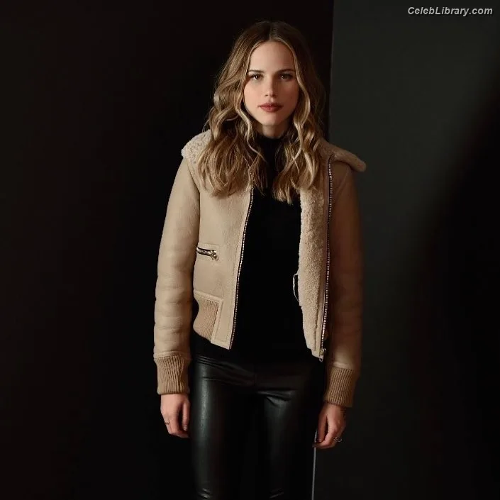 Halston Sage photo 21 of 284