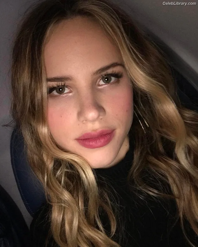 Halston Sage photo 23 of 284