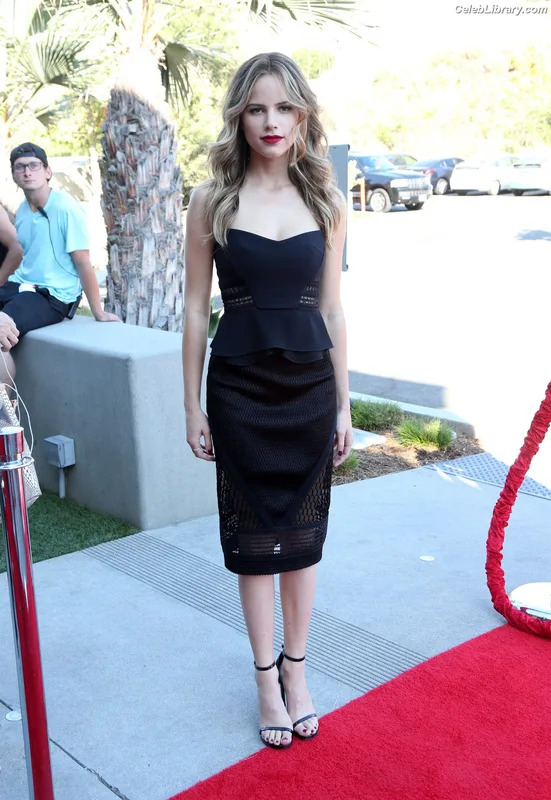 Halston Sage photo 6 of 284