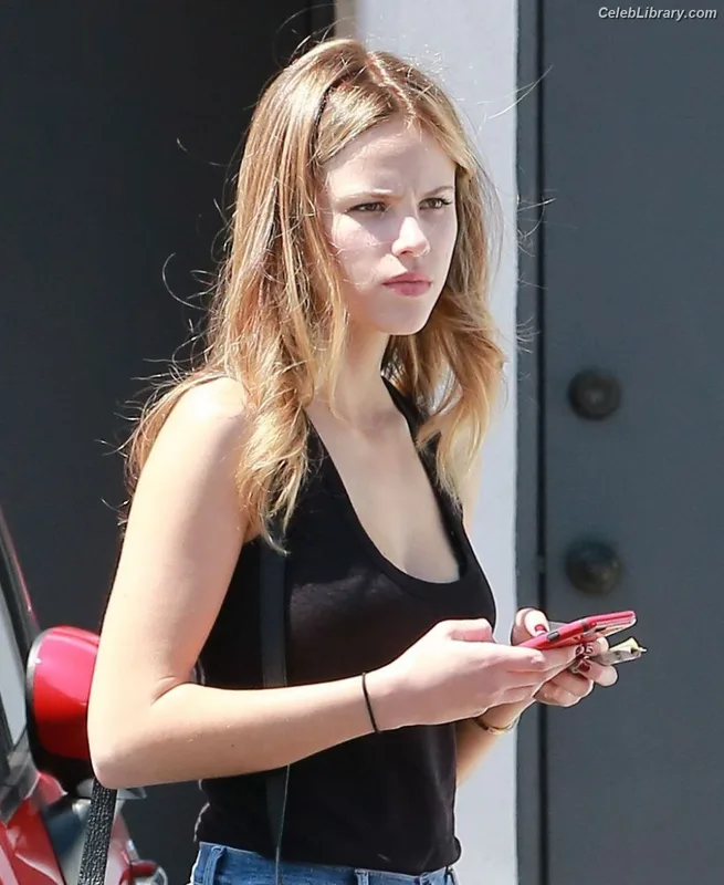 Halston Sage photo 8 of 284