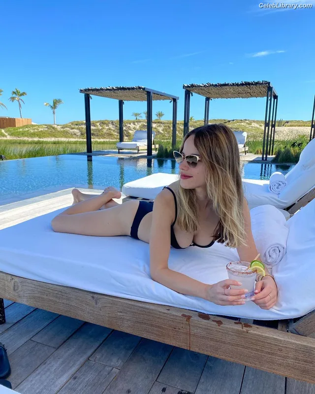 Halston Sage photo 19 of 284