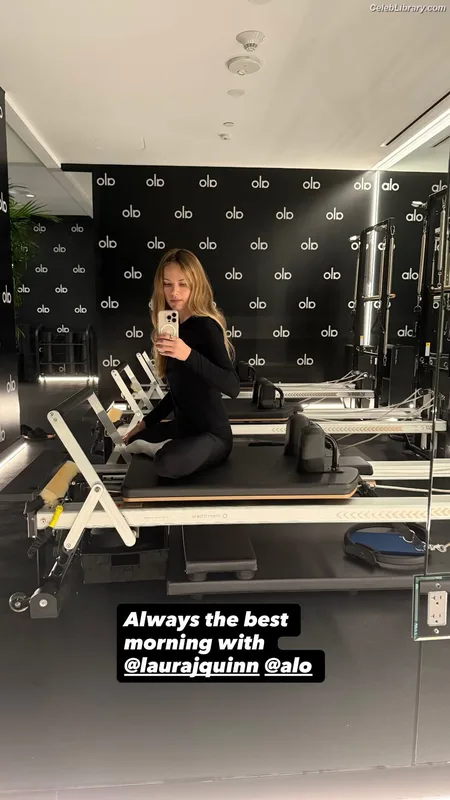 Halston Sage photo 20 of 284