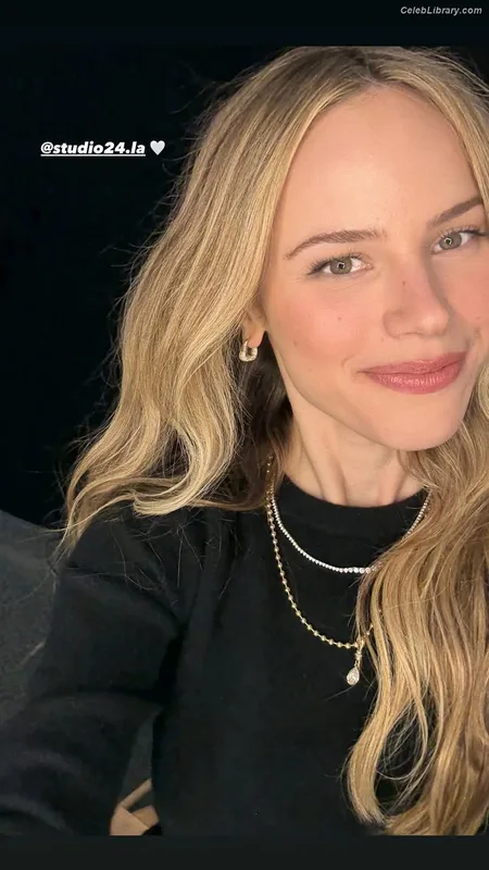 Halston Sage photo 7 of 284