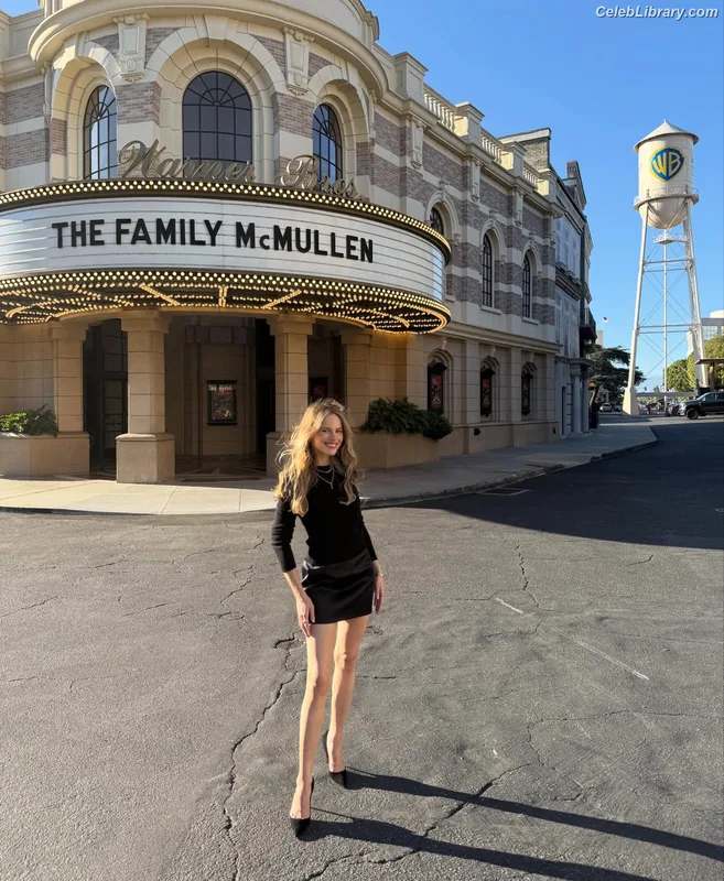 Halston Sage photo 8 of 284