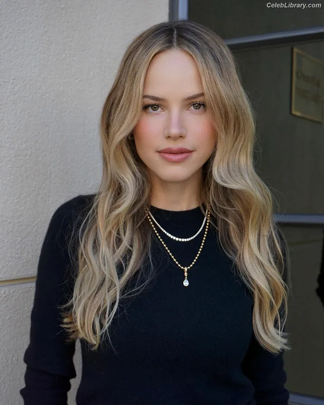 Halston Sage photo 10 of 284