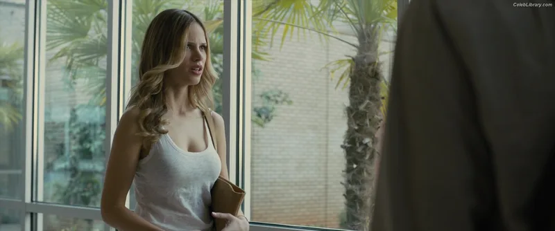Halston Sage photo 14 of 284