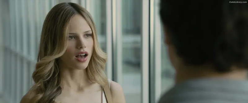Halston Sage photo 16 of 284