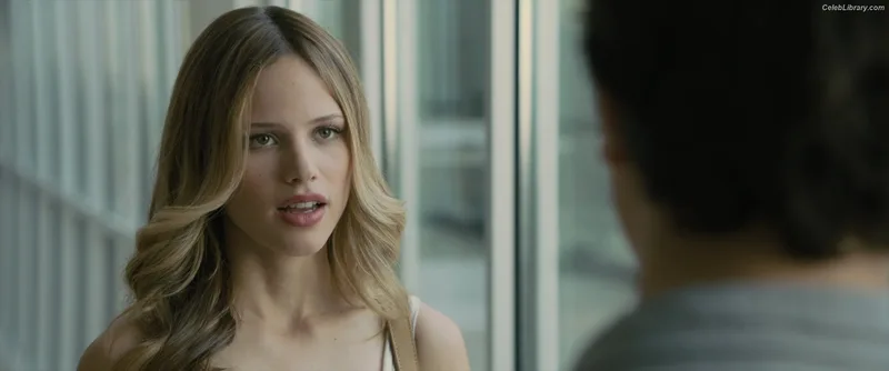 Halston Sage photo 17 of 284