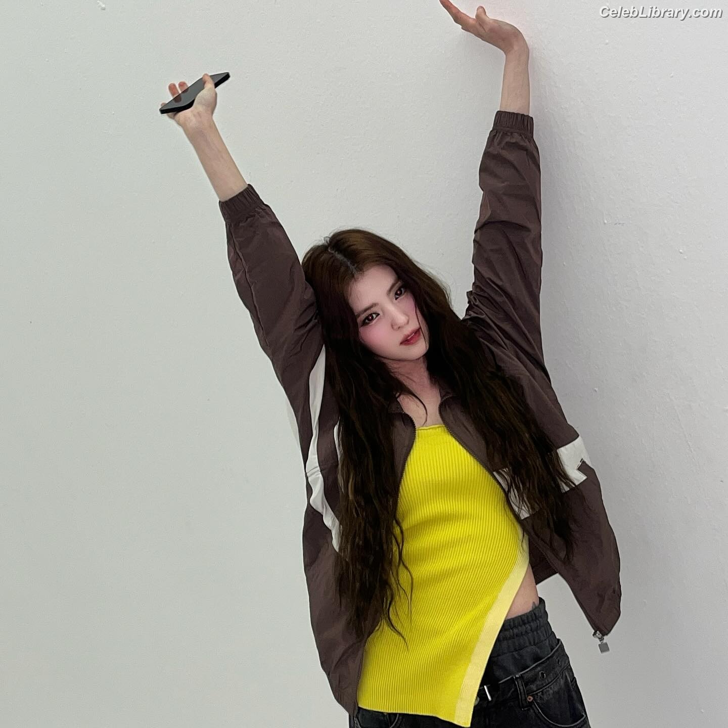 Han So-hee photo 10 of 32
