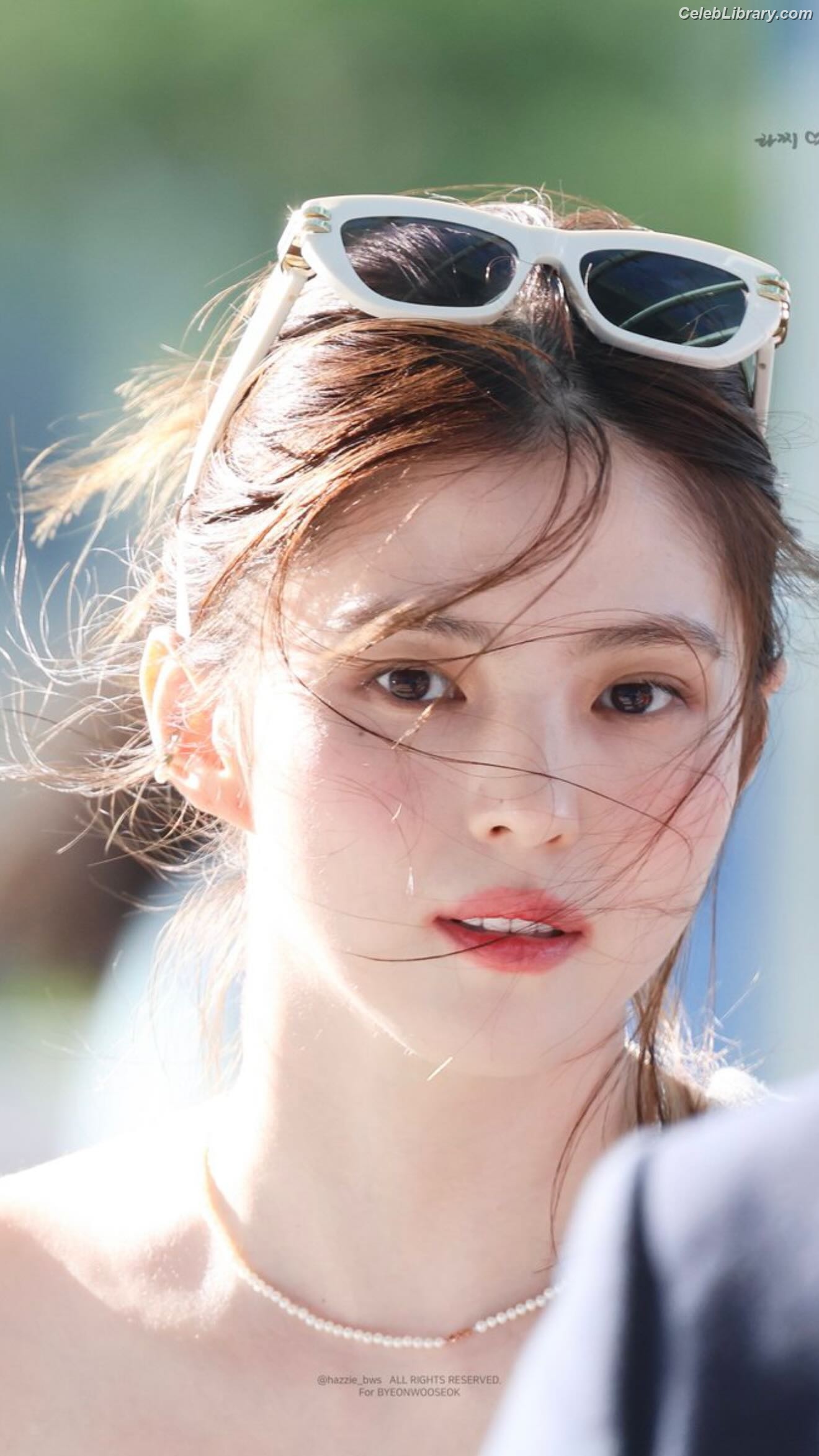 Han So-hee photo 12 of 32