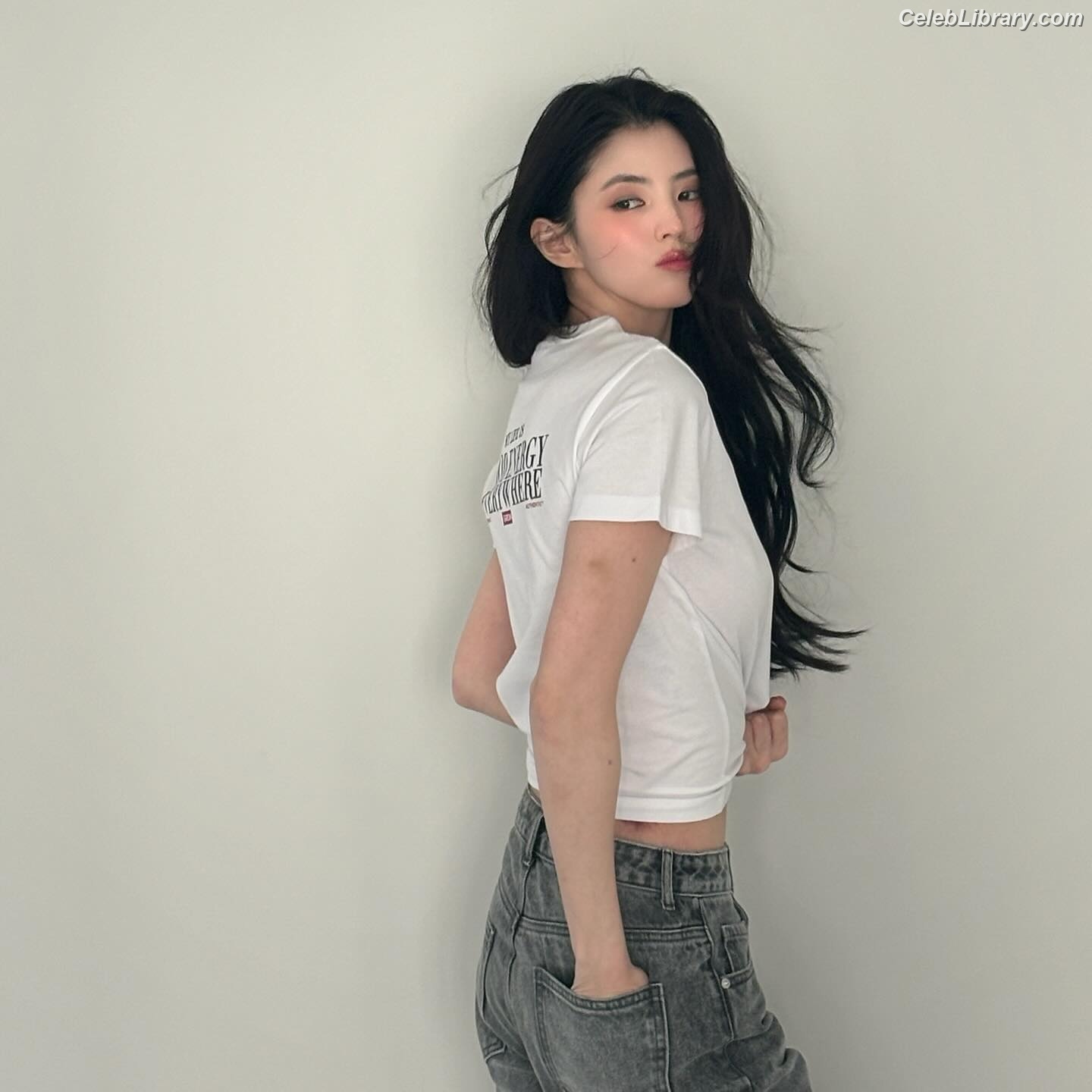 Han So-hee photo 22 of 32