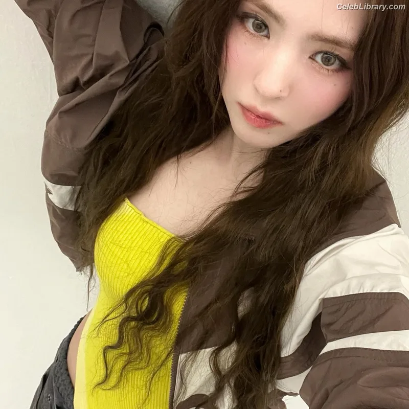 Han So-hee photo 9 of 32