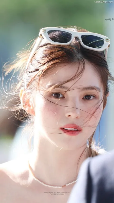 Han So-hee photo 12 of 32