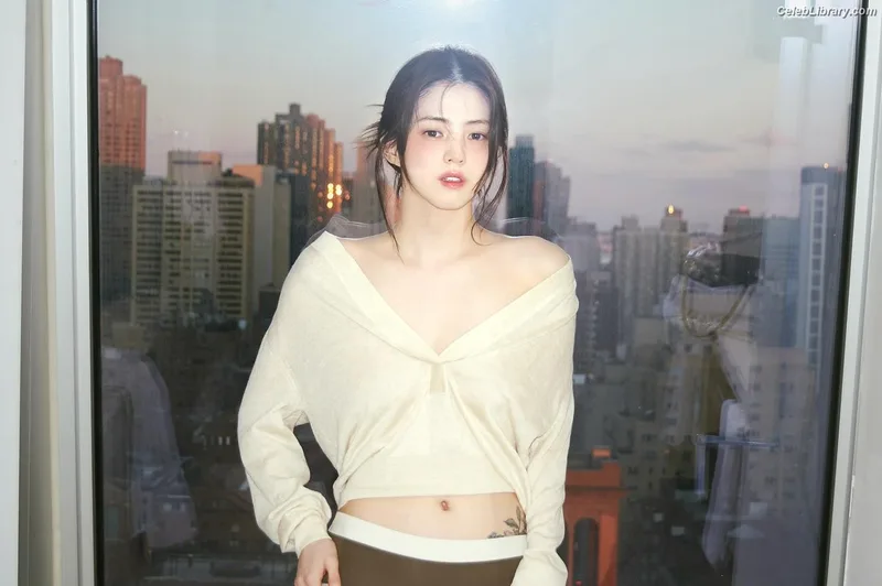 Han So-hee photo 18 of 32