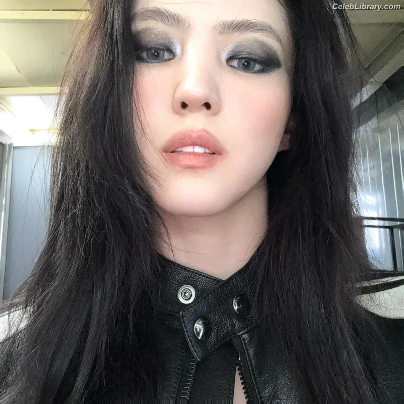 Han So-hee photo 19 of 32