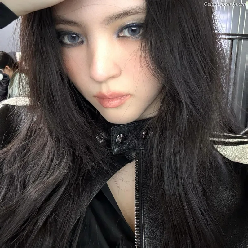 Han So-hee photo 20 of 32