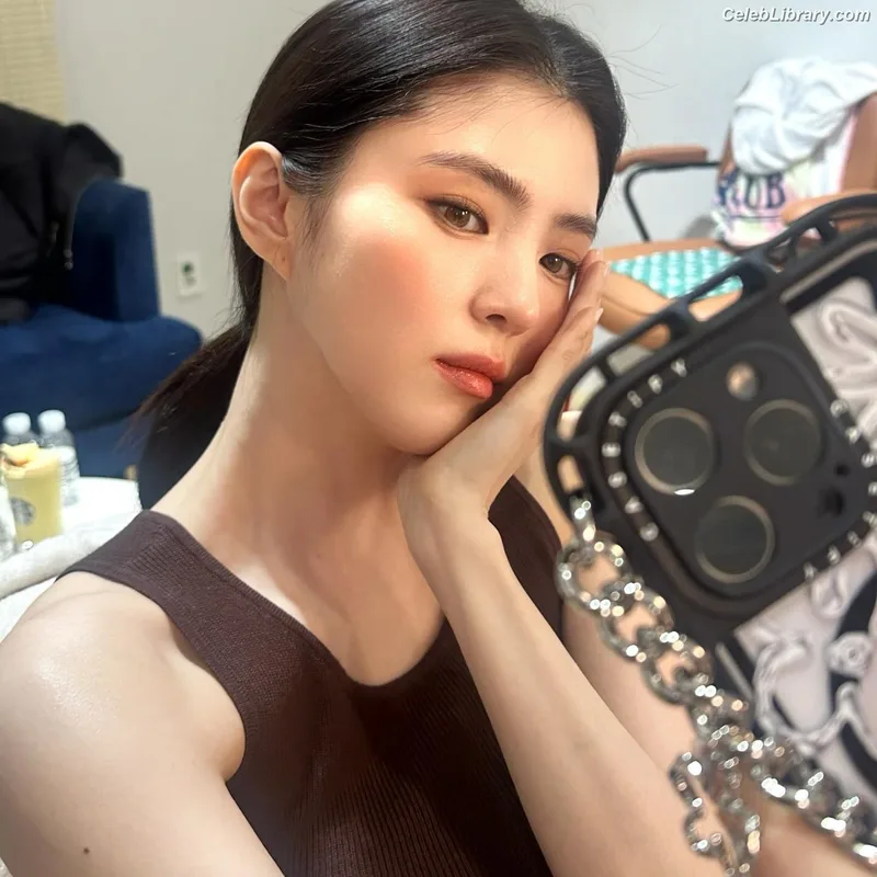 Han So-hee photo 21 of 32