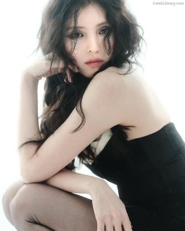 Han So-hee photo 5 of 32