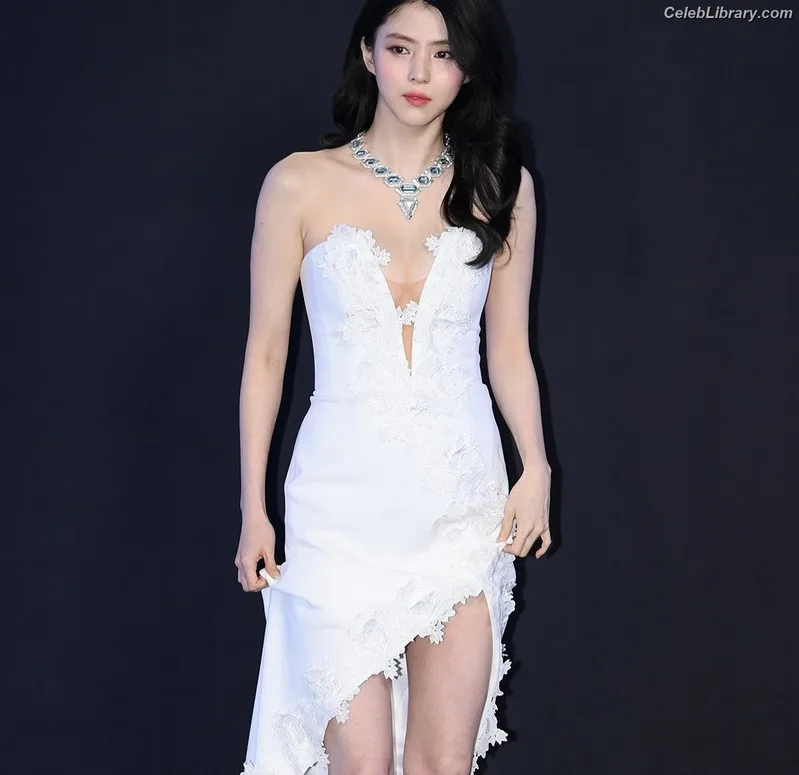 Han So-hee photo 7 of 32