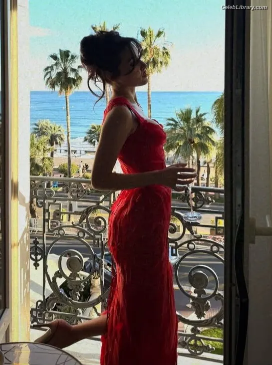 Hande Ercel photo 5 of 433