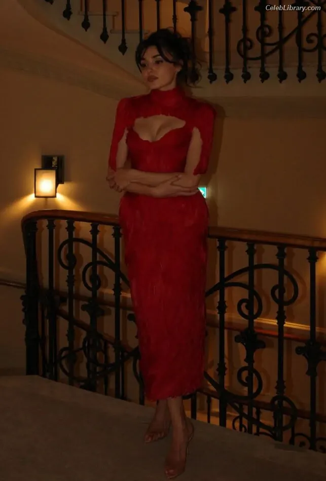 Hande Ercel photo 14 of 433
