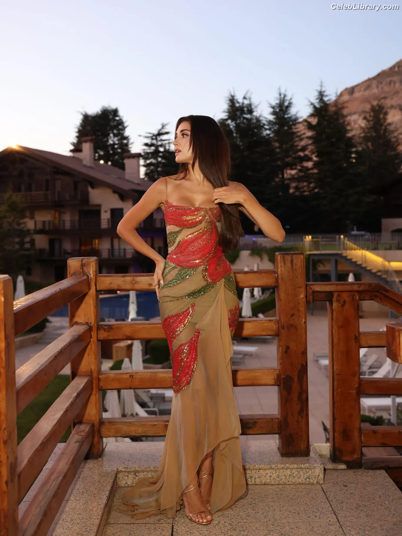 Hande Ercel photo 9 of 433
