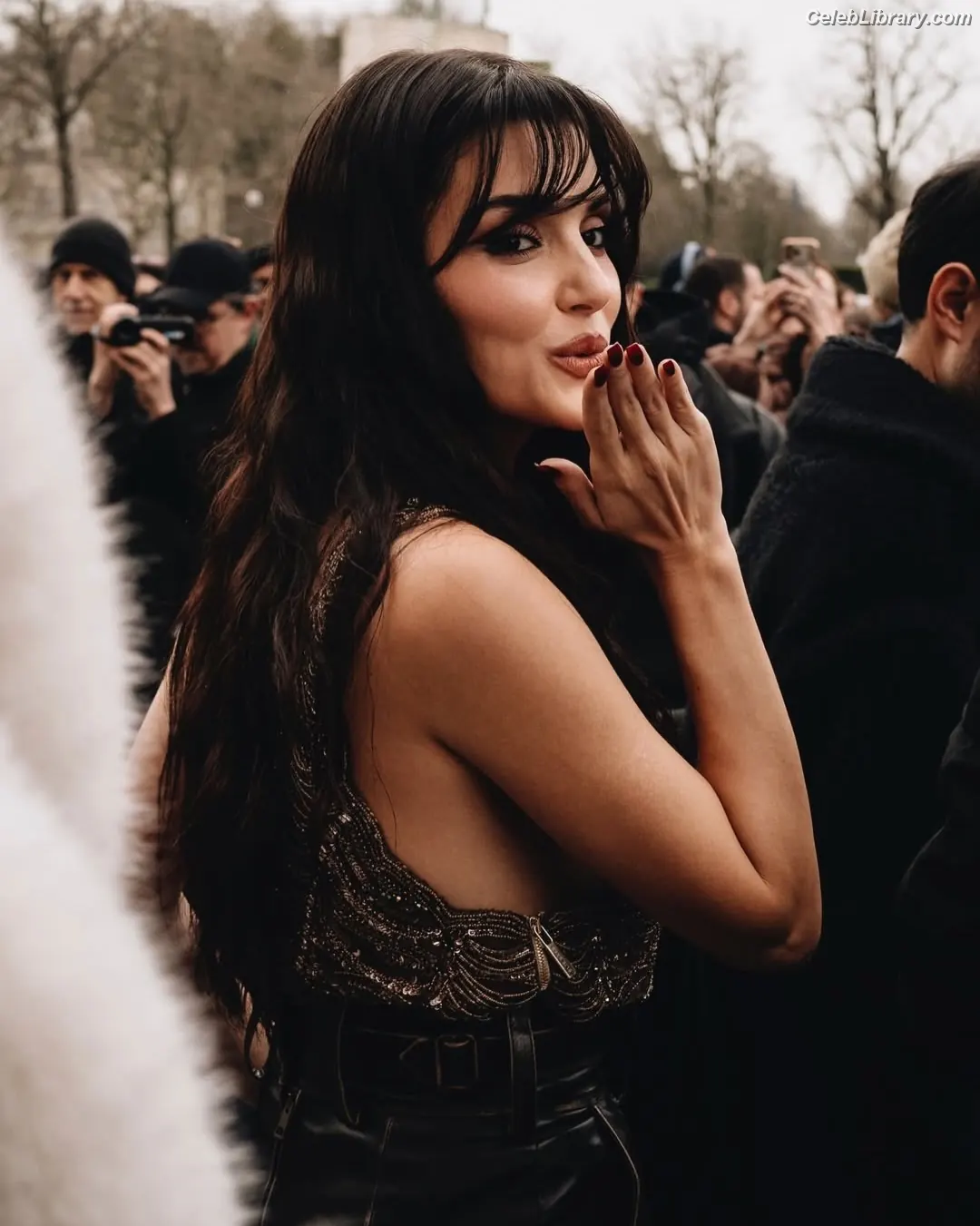 Hande Ercel photo 7 of 433
