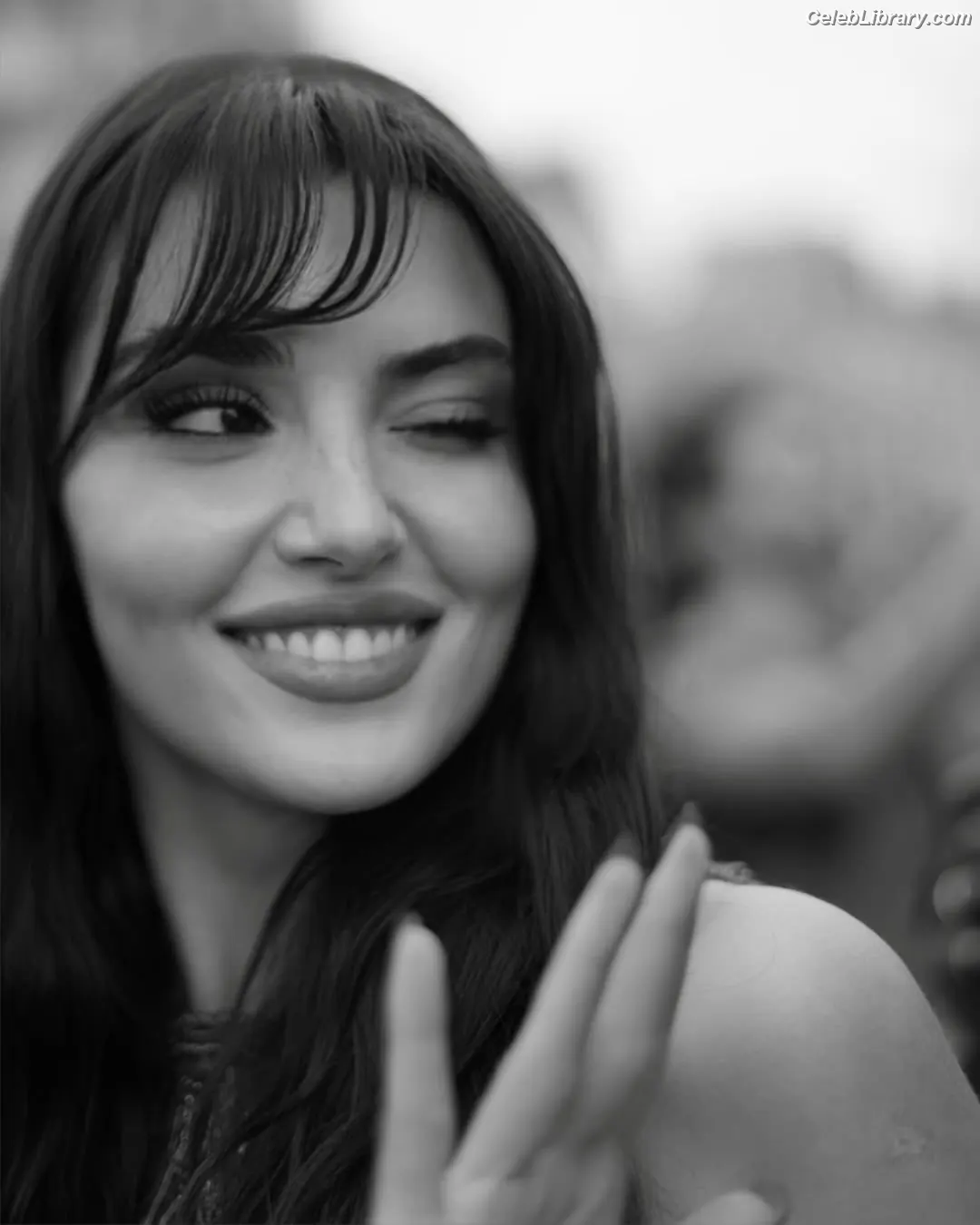 Hande Ercel photo 9 of 433