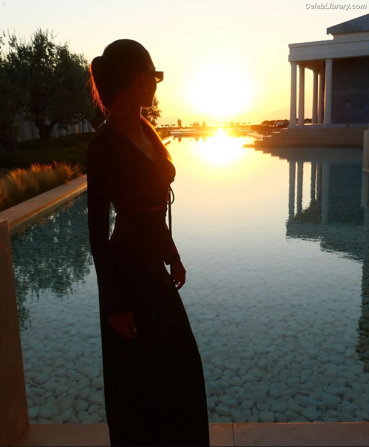 Hande Ercel photo 6 of 433