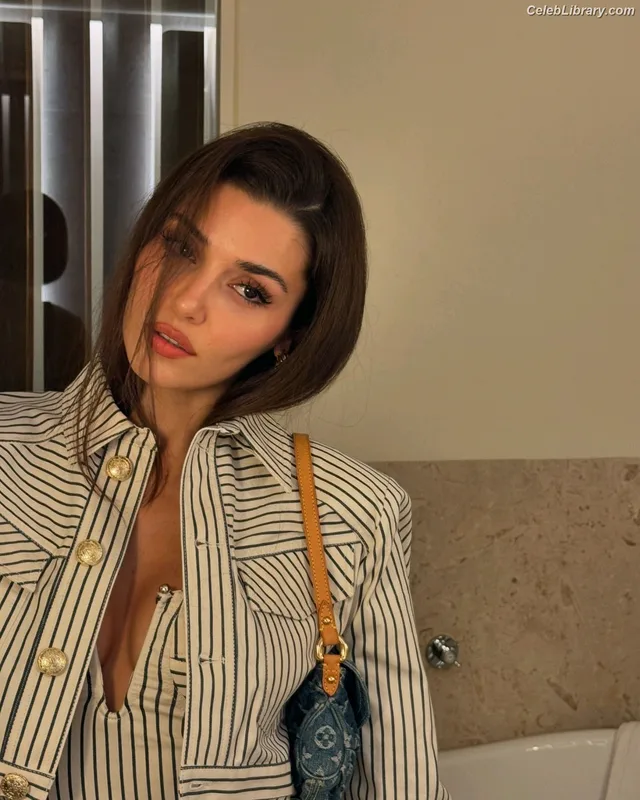 Hande Ercel photo 18 of 434