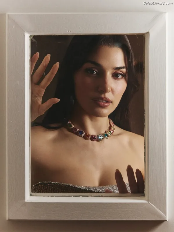 Hande Ercel photo 18 of 434