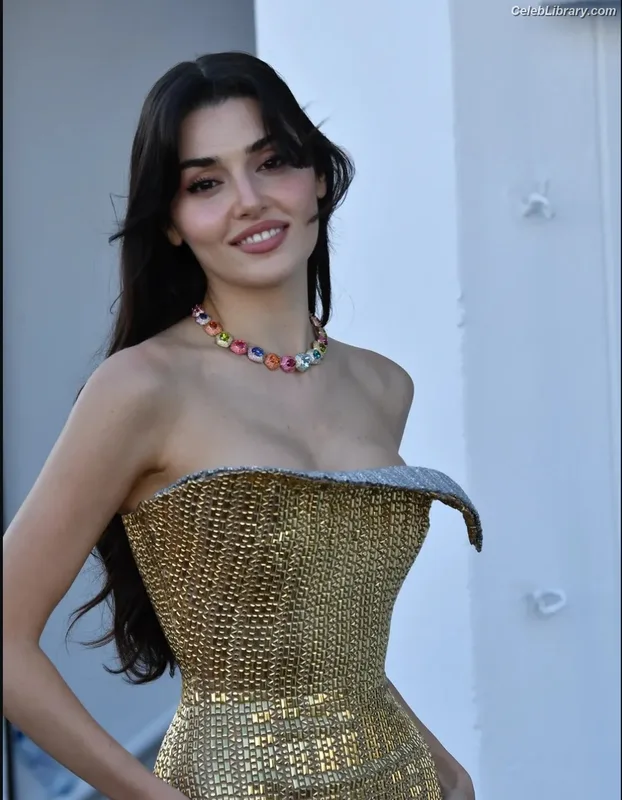 Hande Ercel photo 21 of 434
