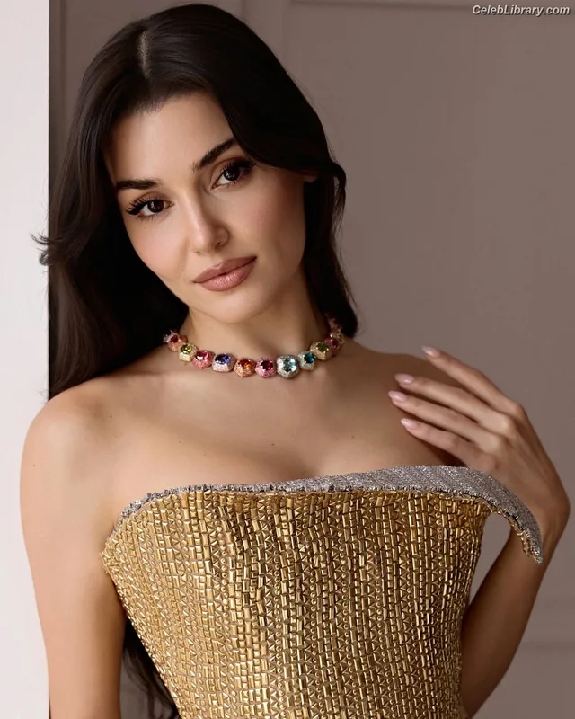 Hande Ercel photo 3 of 434