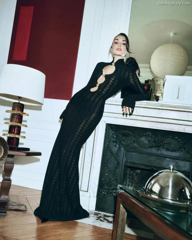 Hande Ercel photo 20 of 434