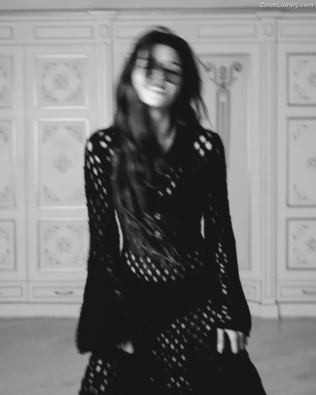 Hande Ercel photo 5 of 434