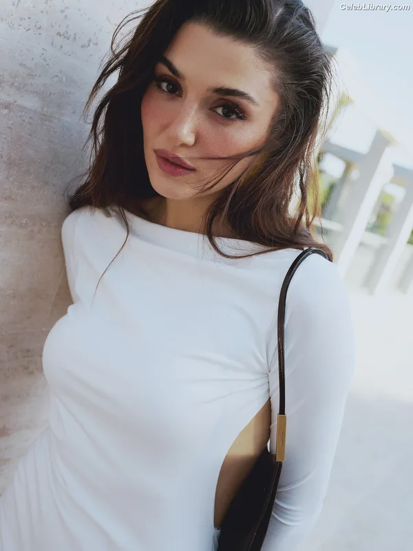 Hande Ercel photo 18 of 434