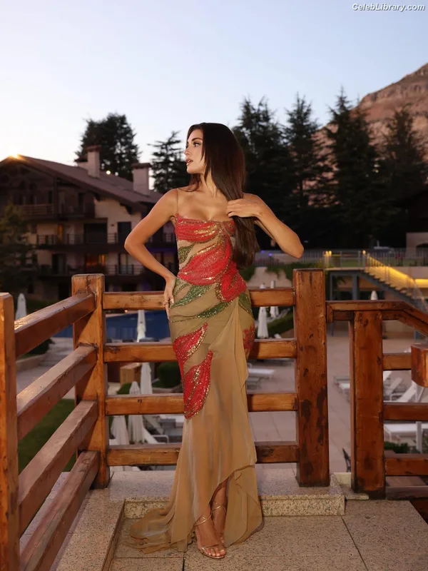 Hande Ercel photo 9 of 434