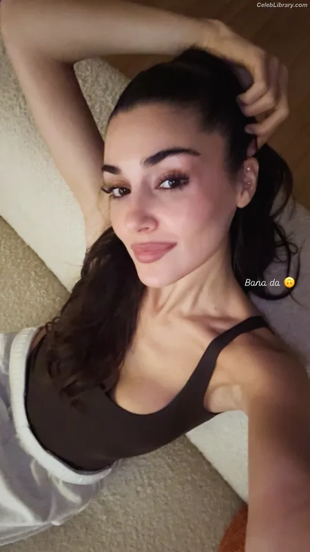 Hande Ercel photo 22 of 434