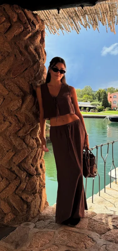 Hande Ercel photo 17 of 434