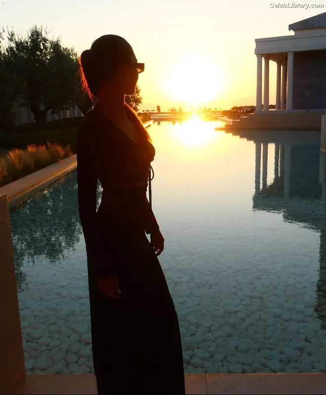 Hande Ercel photo 6 of 434